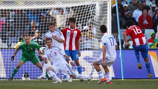Versus / Se retira el autor del último gol paraguayo en un Mundial