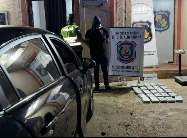 Interceptan automóvil que transportaba 26,2 kilos de cocaína - ABC en el Este - ABC Color