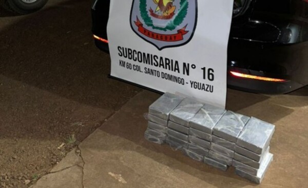 Cae hombre que transportaba 26 kilos de cocaína en un automóvil