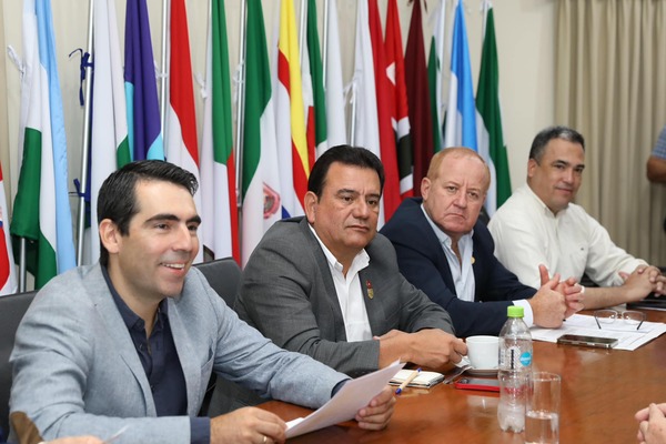 Pereira presentó proyectos en el Consejo de Gobernadores ante el Presidente Santiago Peña
