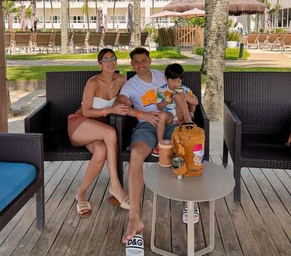 Ángel Romero, en las playas de Guarujá con su familia - Gente - ABC Color