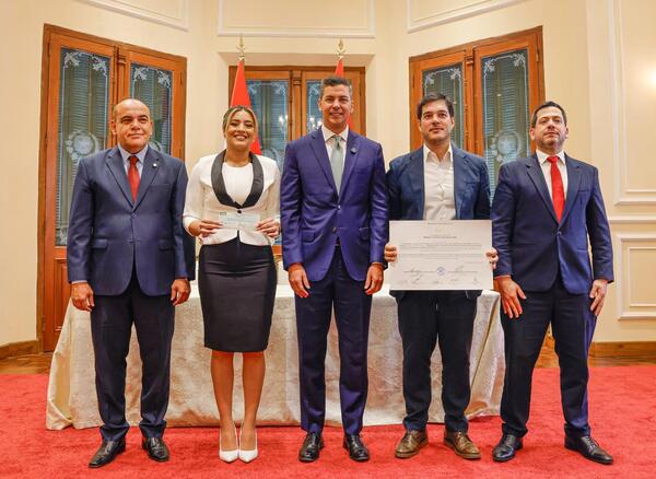Presidente entregó Premio Nacional de Ciencias y compromete financiamiento continuo para la investigación - .::Agencia IP::.