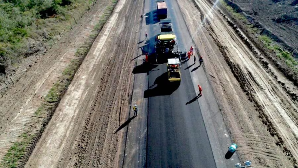 Gobierno anuncia pavimentación de la ruta Graneros del Sur y proyecto de duplicación de la Ruta PY06