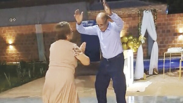 Abues renovaron sus votos y farrearon al ritmo de funky