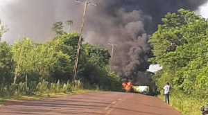 Chofer muere calcinado tras explosión de camión cisterna en Caazapá