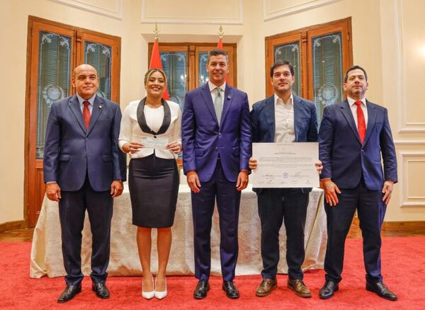 Peña se compromete a asegurar financiamiento permanente para la ciencia y la investigación en Paraguay - El Trueno
