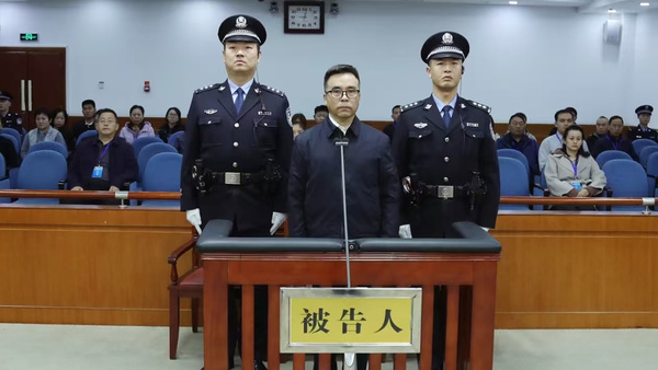 Exjefe del Banco de China sentenciado a muerte por sobornos