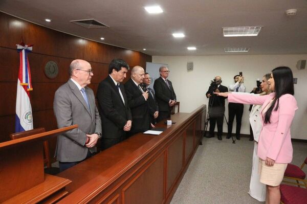 Autoridades de la CSJ tomaron juramento a defensora pública y agente fiscal