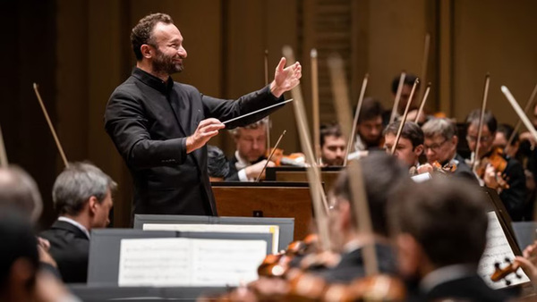 Petrenko lidera Filarmónica de Berlín con pasión