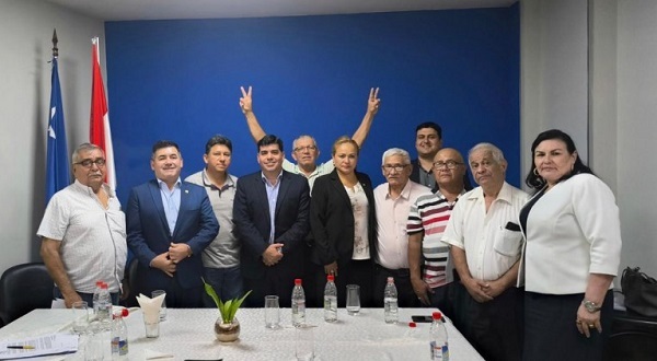 Billy Vaesken busca liderazgo en el PLRA frente a Riveros