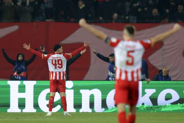 El Estrella Roja sonroja al Stuttgart - Fútbol Internacional - ABC Color