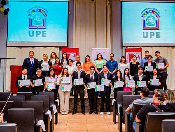 Alumnos de Arquitectura UPE presentaron proyecto de innovación de dos parques de CDE | DIARIO PRIMERA PLANA