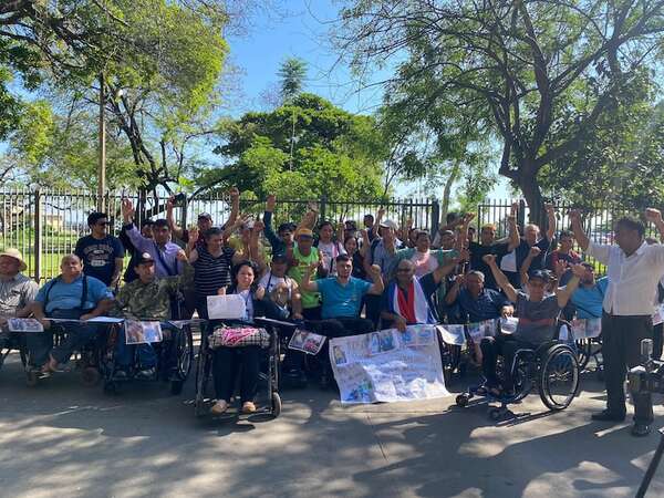 Esto dijo la senadora Martínez tras incidentes entre personas con discapacitados y policías - Política - ABC Color