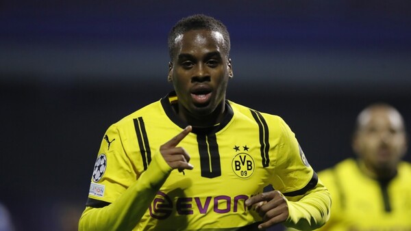 El Dortmund golea al Dinamo y se afianza entre los ocho primeros