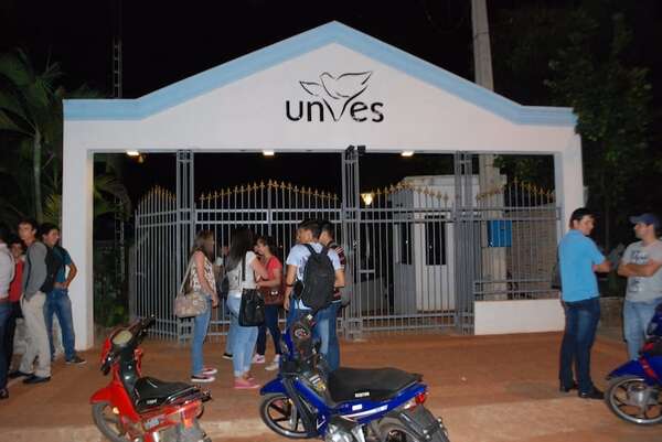 UNVES declara paro total y exige nivelación salarial docente - Nacionales - ABC Color