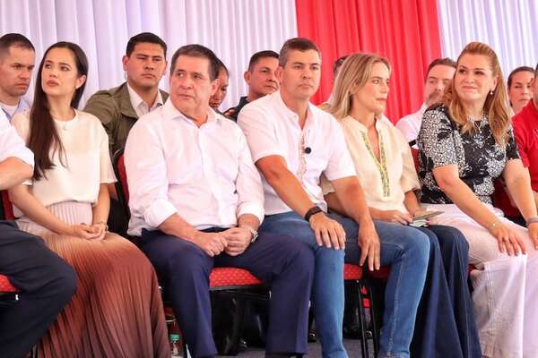 Peña succiona media a HC en acto oficial - Política - ABC Color
