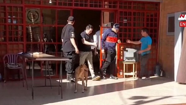 Inconcebible: Buscan determinar si un niño pasó la noche en la cárcel