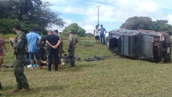 Vuelca camión militar en Yby Yaú