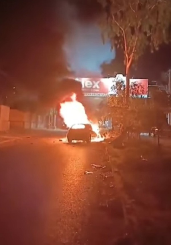 Hombre muere tras chocar contra un árbol sobre avda. Mariscal López - trece