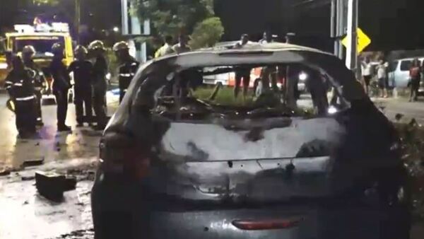 Conductor muere tras chocar por un árbol e incendiarse su auto sobre la avenida Mariscal López