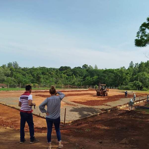 Avanza la construcción de la pista deportiva en el Colegio Nacional de Puerto Samuhú