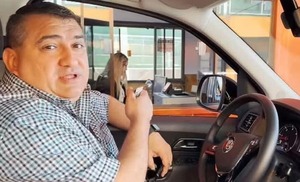 Intendente de Encarnación ejepilla circulando sin chapa