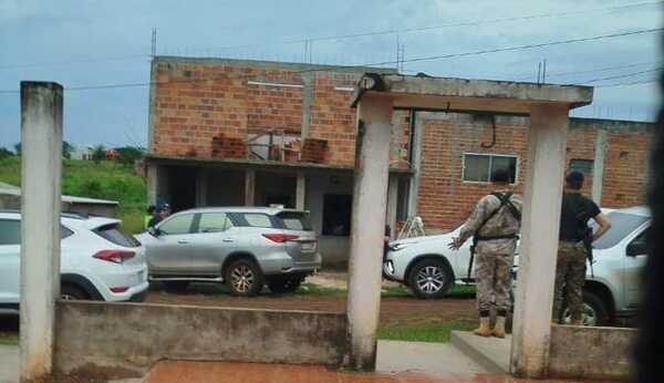 TRAS ROBO EN BANCO DE NARANJAL DETIENEN A UN HOMBRE EN VIVIENDA EN ARROYO PORÁ - Itapúa Noticias