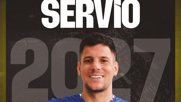 Servio firma hasta el 2027 y pide por Arce