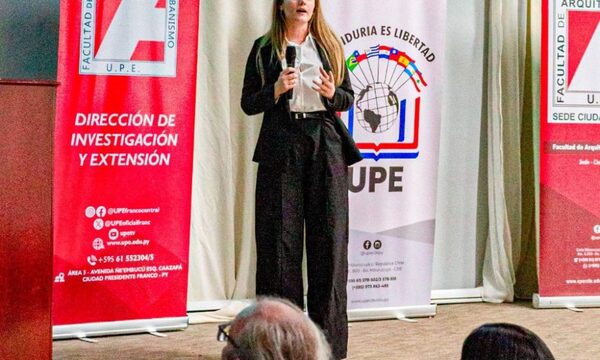 Alumnos de Arquitectura UPE presentaron proyecto de innovación