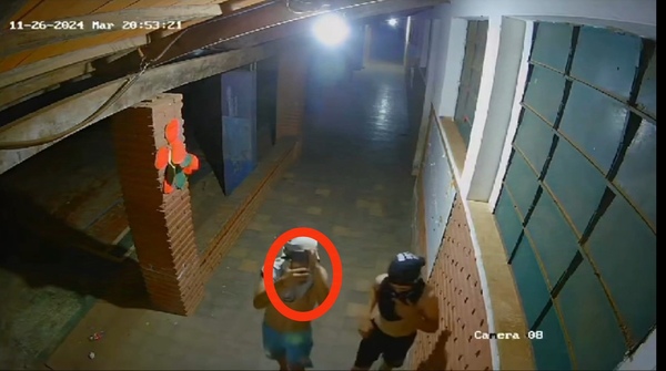 Jóvenes destruyen cámaras de una escuela en Concepción