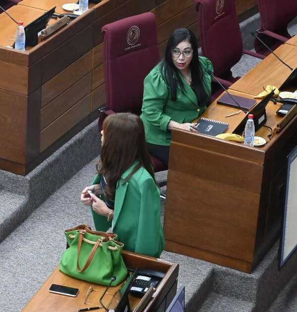 Celeste y Yamy Nal: La moda que incomoda - Nacionales - ABC Color