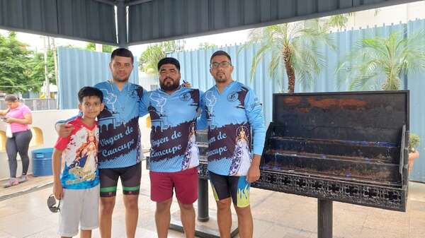 Pedalearon desde Pedro Juan Caballero y estas son sus peticiones a la Virgen - Nacionales - ABC Color
