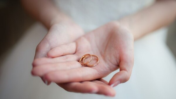“Empeñé mi anillo de casamiento y tendré problemas con mi esposo”