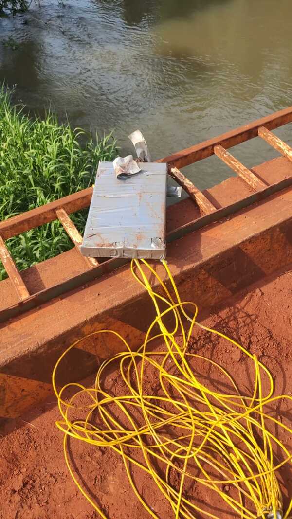 Hallan dinamita colocada por asaltantes bajo un puente, tras el asalto a Bancop - La Clave