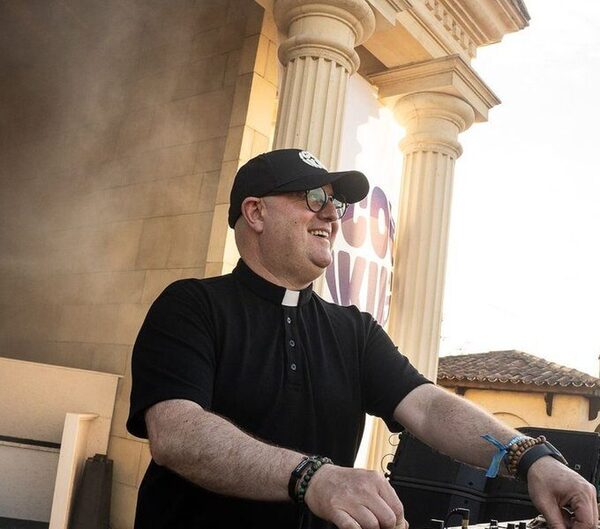 (VIDEO) ¡Pa’i electrónico debutará como DJ con una gira en México!