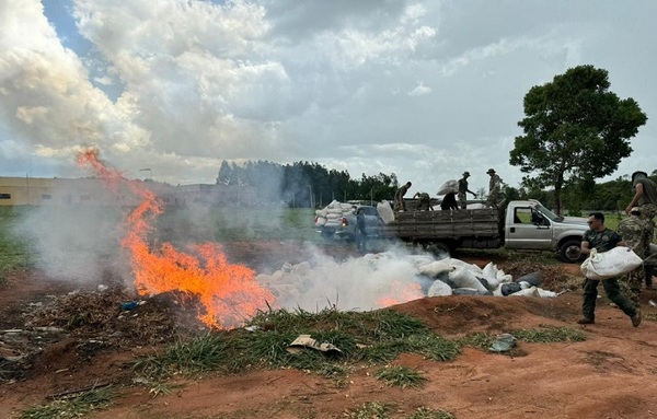 Incineran 22.898 kilos de marihuana en Curuguay