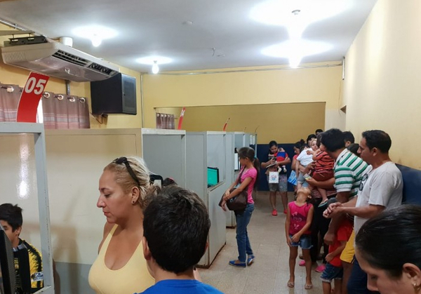 Actualización del sistema hizo que se retrase entrega de documentos - La Clave