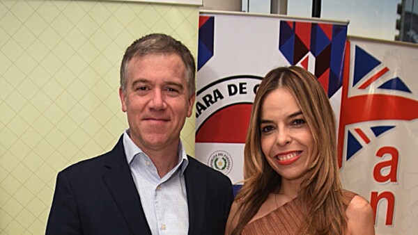 Cóctel aniversario de la Cámara Británica