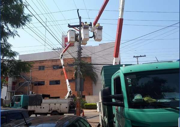 AUDIO: Más de 60 alimentadores de la ANDE salieron de servicio tras el temporal - Ancho Perfil - ABC Color