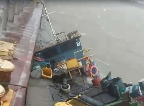 Impactante video: filman a un barco hundiéndose en el río Paraguay durante la tormenta - Nacionales - ABC Color