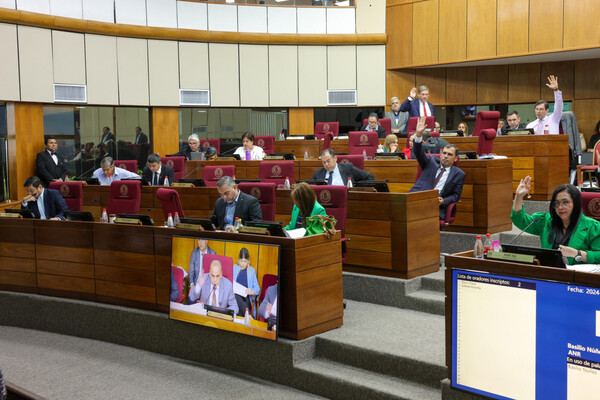 Indignante aumento salarial para senadores y diputados para el PGN 2025 | Locales | 5Días