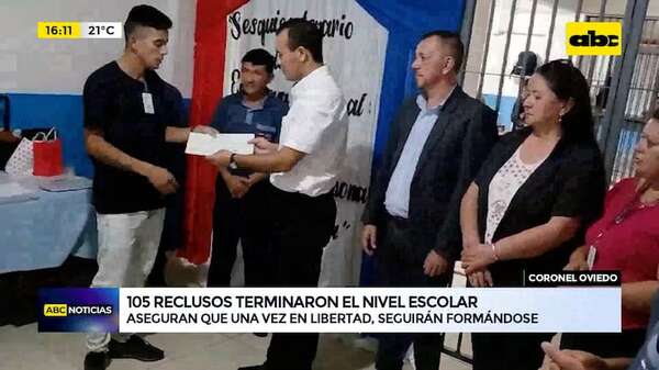Buscan ser útiles a la sociedad: 105 reclusos terminaron el nivel escolar - ABC Noticias - ABC Color