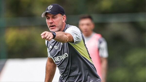 Gabriel Milito, el entrenador argentino que lidera al Atlético Mineiro en la final de la Libertadores