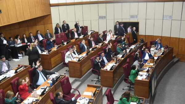 Senadores se autoasignan G. 6 millones más de salario