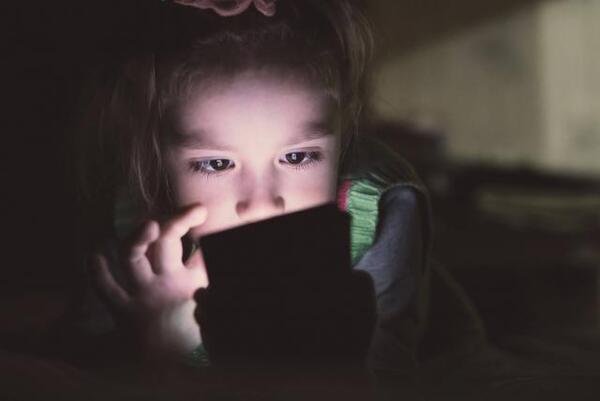 El Senado de Australia aprobó la ley que prohíbe el uso de redes sociales para menores de 16 años