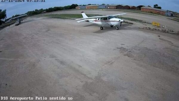 Fueron en avioneta a brindar asistencia y terminaron maniatados