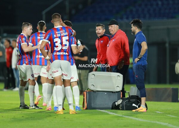 Versus / Jorge Núñez: "Nos dijeron que vamos a seguir en el club, en otro lugar"