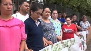 Médicos van a vender pan dulce por falta de insumos