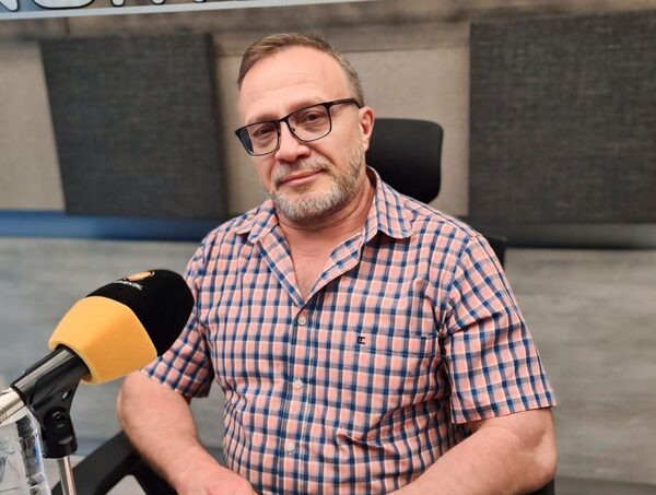 Cuestionan a políticos que buscan autoaumento en medio de una crisis de recursos en salud · Radio Monumental 1080 AM