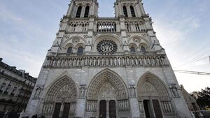 El primer vistazo a la Notre Dame restaurada desvela una catedral diáfana de muros blancos